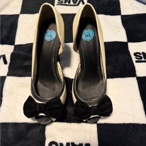 T.U.K Women's Black and Cream Bow Peep Toe Heels